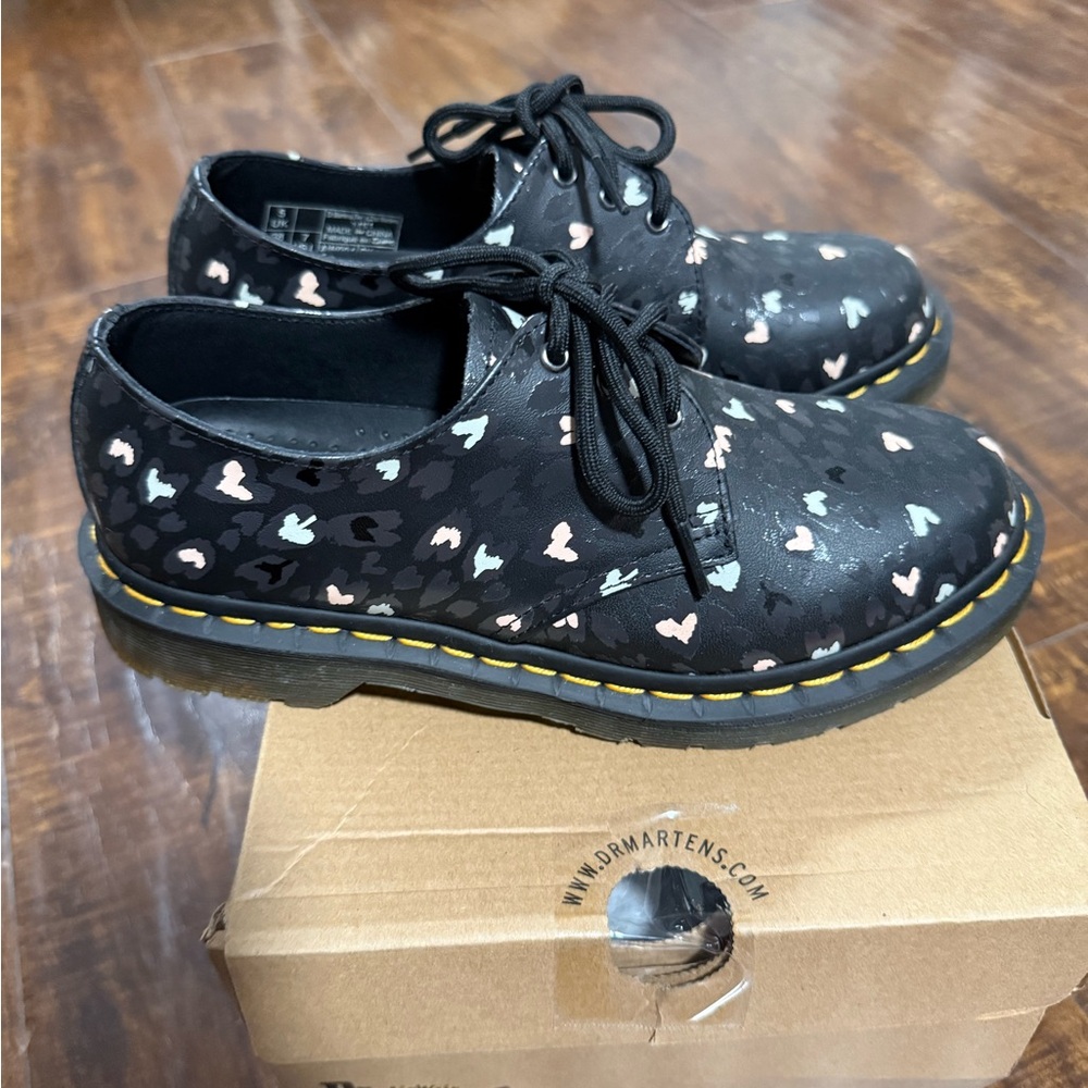 Dr. Martens Black Heart Print Women's Shoes